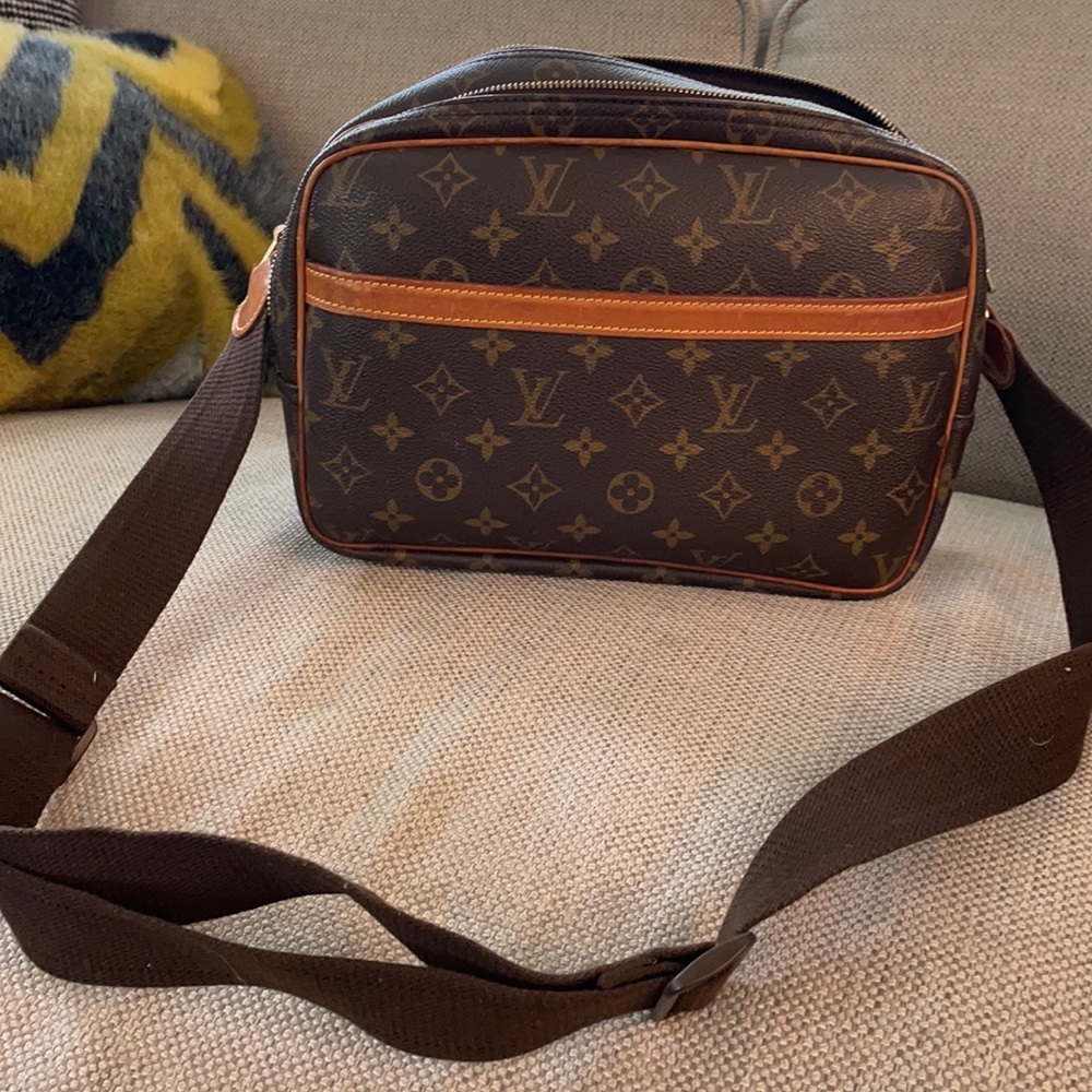Louis Vuitton reporter bag